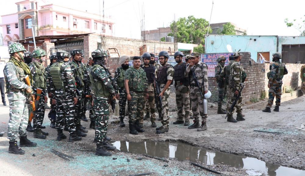 The Weekend Leader - Terrorist killed, 2 army jawans, cop injured in Baramulla encounter